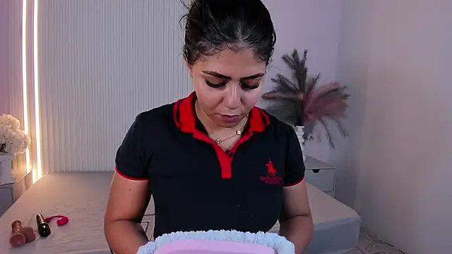 LucyWild8 online show from 25, 5, 2026