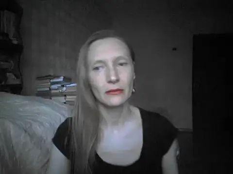 Snapshot of LunaBelle8 chatting on 4, 6, 2026 LunaBelle8 online show from 4, 6, 2026