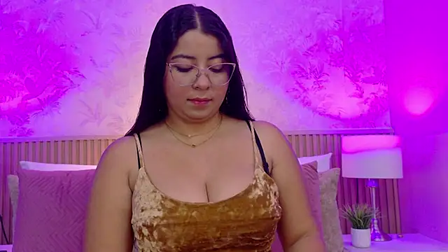 Darcy glow  online show from 8, 5, 2026