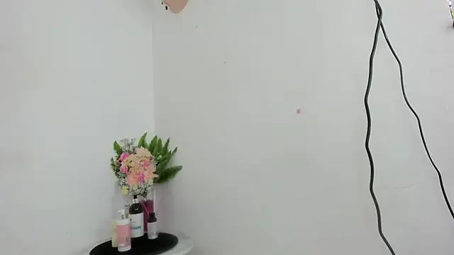 Snapshot of CurvyLatinaa_ chatting on 12, 5, 2026 CurvyLatinaa online show from 12, 5, 2026