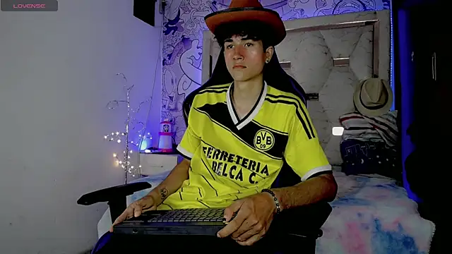 Johnny cage  online show from 22, 4, 2026