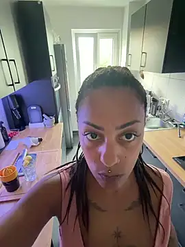 Snapshot of SweetPetiteNoir chatting on 30, 6, 2026 SweetPetiteNoir online show from 30, 6, 2026
