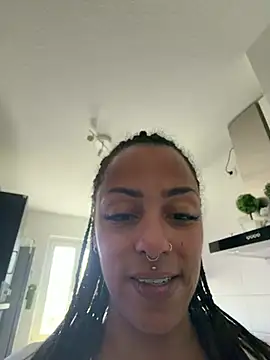 Snapshot of SweetPetiteNoir chatting on 10, 7, 2026 SweetPetiteNoir online show from 10, 7, 2026