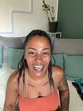 Snapshot of SweetPetiteNoir chatting on 30, 6, 2026 SweetPetiteNoir online show from 30, 6, 2026