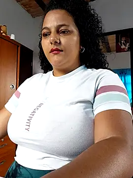 Snapshot of manuboobss chatting on 24, 4, 2026 manuboobss online show from 24, 4, 2026