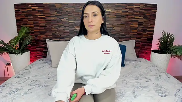 Snapshot of valkiriia__ chatting on 6, 7, 2026 valkiriia online show from 6, 7, 2026