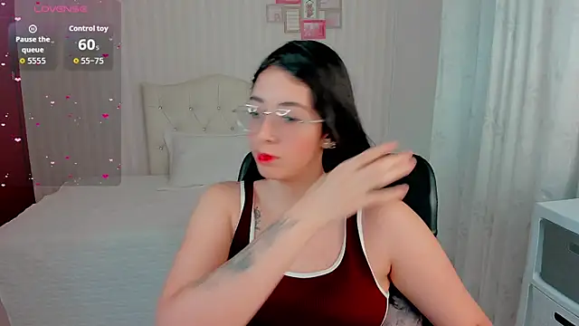 hottie emma james online show from 21, 4, 2026