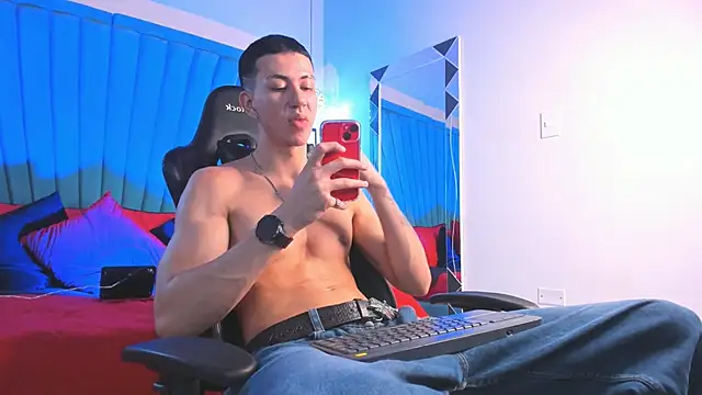 Snapshot of OliverThompsonJS chatting on 13, 5, 2026 OliverThompsonJS online show from 13, 5, 2026