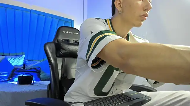 Snapshot of OliverThompsonJS chatting on 30, 5, 2026 OliverThompsonJS online show from 30, 5, 2026