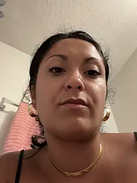 Snapshot of yummymommie7 chatting on 23, 5, 2026 yummymommie7 online show from 23, 5, 2026