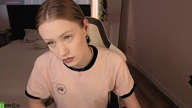 EvaHamilton online show from 4, 6, 2026