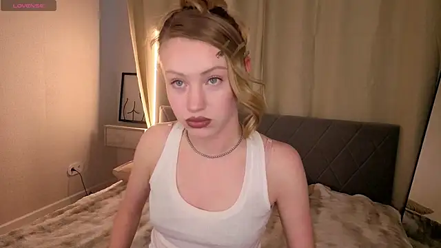 EvaHamilton online show from 11, 5, 2026
