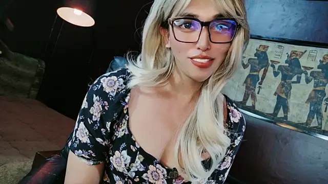 Snapshot of prettybushy chatting on 24, 7, 2026 prettybushy online show from 24, 7, 2026