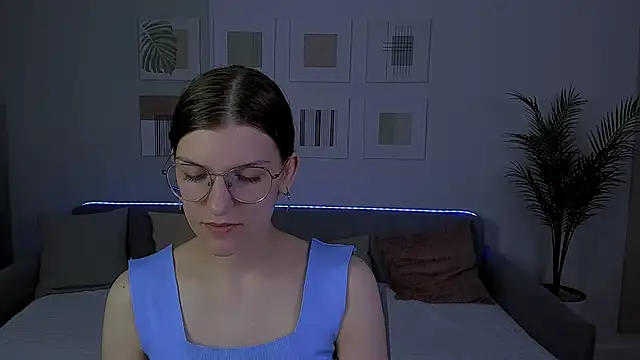 Snapshot of AnnaThorne chatting on 8, 5, 2026 AnnaThorne online show from 8, 5, 2026