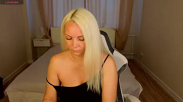 Snapshot of April_Nelson chatting on 8, 5, 2026 April Nelson online show from 8, 5, 2026