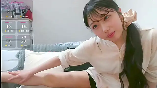 Snapshot of Minamina2 chatting on 10, 5, 2026 Minamina2 online show from 10, 5, 2026