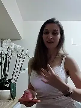 irresistibelle online show from 8, 5, 2026