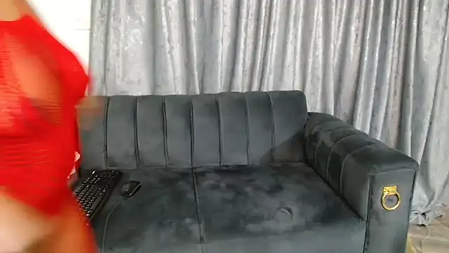 Snapshot of SweetHotLips102 chatting on 4, 5, 2026 SweetHotLips102 online show from 4, 5, 2026