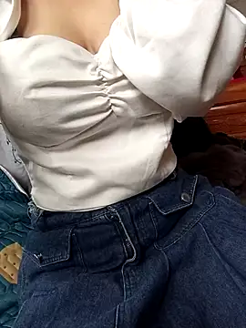 LucyBri01 online show from 19, 4, 2026