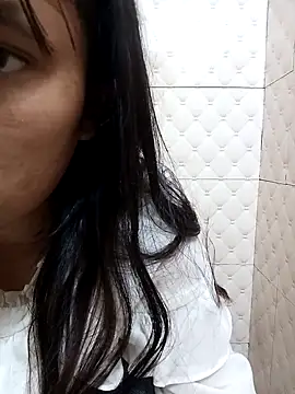 LucyBri01 online show from 24, 4, 2026