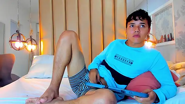 LianCarter  online show from 20, 4, 2026