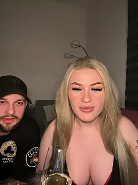 SexyCouple1910 online show from 20, 4, 2026