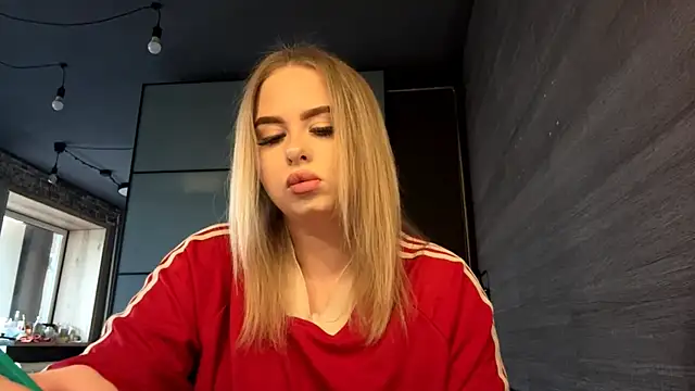 MiaLiluna online show from 18, 4, 2026