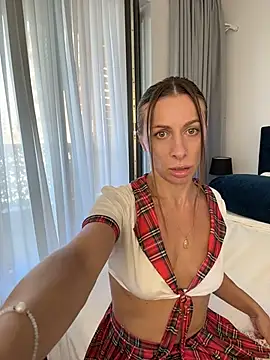 Snapshot of Mira_Luna chatting on 13, 7, 2026 Mira Luna online show from 13, 7, 2026