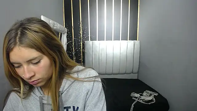 Snapshot of nancy_blonde chatting on 28, 5, 2026 nancy blonde online show from 28, 5, 2026