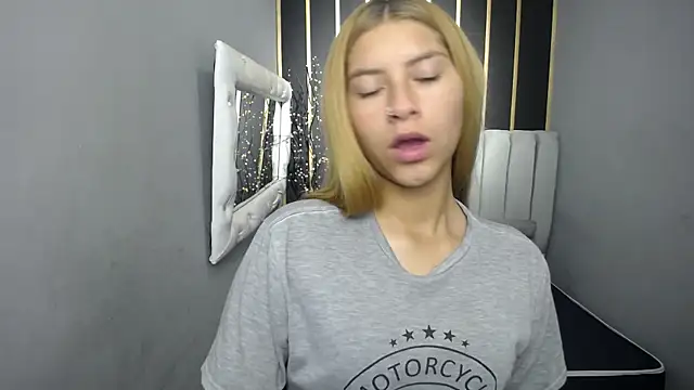 Snapshot of nancy_blonde chatting on 4, 5, 2026 nancy blonde online show from 4, 5, 2026