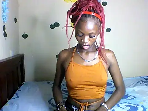 Snapshot of LunaNior chatting on 4, 6, 2026 LunaNior online show from 4, 6, 2026