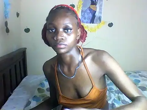 Snapshot of LunaNior chatting on 7, 6, 2026 LunaNior online show from 7, 6, 2026