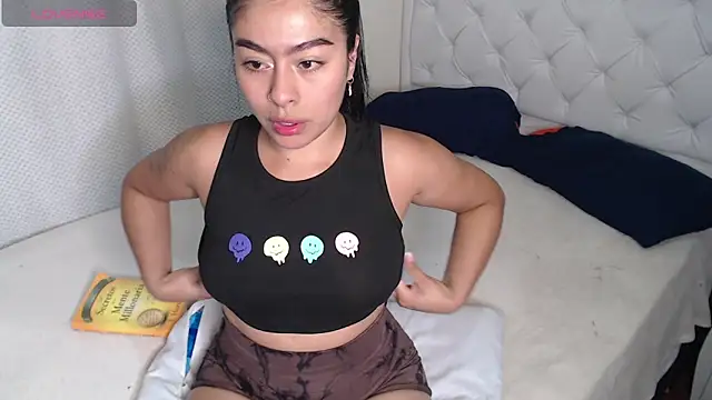Snapshot of Violet_myers04 chatting on 24, 4, 2026 Violet myers04 online show from 24, 4, 2026