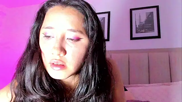 Snapshot of CatalinaSaanz chatting on 18, 6, 2026 CatalinaSaanz online show from 18, 6, 2026
