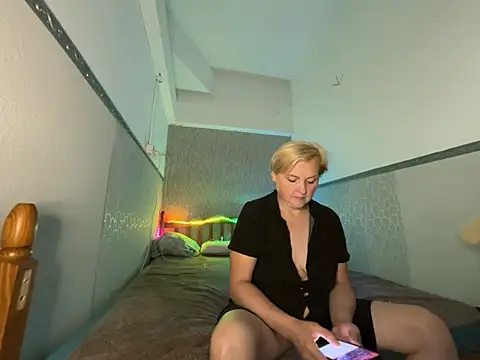 Snapshot of Svetlysvet chatting on 9, 7, 2026 Svetlysvet online show from 9, 7, 2026