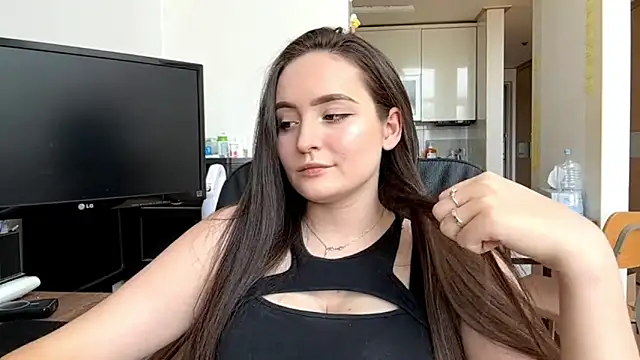 Snapshot of Emilly_Cart chatting on 19, 5, 2026 Emilly Cart online show from 19, 5, 2026