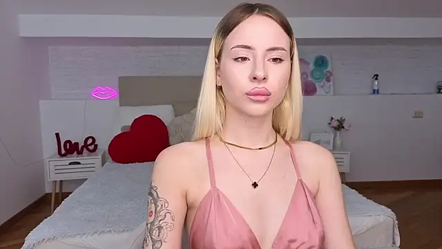 Snapshot of Bella_crazyy chatting on 26, 5, 2026 Bella crazyy online show from 26, 5, 2026
