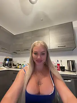 Snapshot of Karen_Luxe chatting on 30, 5, 2026 Karen Luxe online show from 30, 5, 2026