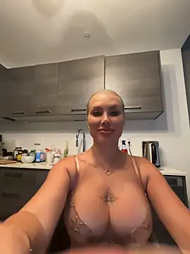 Snapshot of Karen_Luxe chatting on 30, 5, 2026 Karen Luxe online show from 30, 5, 2026