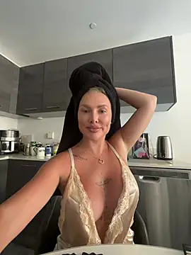 Snapshot of Karen_Luxe chatting on 25, 5, 2026 Karen Luxe online show from 25, 5, 2026