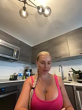 Snapshot of Karen_Luxe chatting on 20, 5, 2026 Karen Luxe online show from 20, 5, 2026