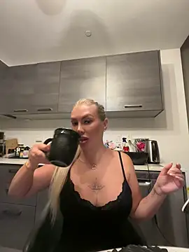 Snapshot of Karen_Luxe chatting on 2, 6, 2026 Karen Luxe online show from 2, 6, 2026