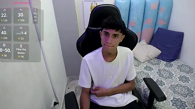 Snapshot of AAA_WHITE chatting on 23, 4, 2026 AAA WHITE online show from 23, 4, 2026