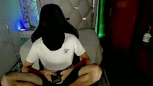 Snapshot of AAA_WHITE chatting on 30, 4, 2026 AAA WHITE online show from 30, 4, 2026
