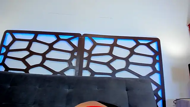 luna laurenth online show from 22, 4, 2026