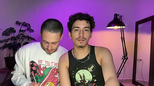 Snapshot of Noah_and_Steven chatting on 8, 7, 2026 Noah and Steven online show from 8, 7, 2026
