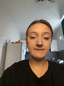 Snapshot of DriveThruCiri chatting on 14, 7, 2026 DriveThruCiri online show from 14, 7, 2026