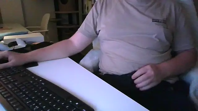 Snapshot of richard9718 chatting on 9, 5, 2026 richard9718 online show from 9, 5, 2026