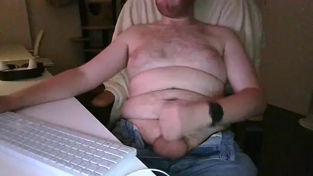 Snapshot of richard9718 chatting on 15, 5, 2026 richard9718 online show from 15, 5, 2026