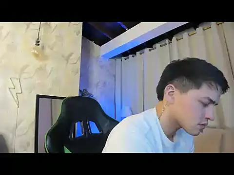 Snapshot of RONNY_COLTON chatting on 24, 4, 2026 RONNY COLTON online show from 24, 4, 2026